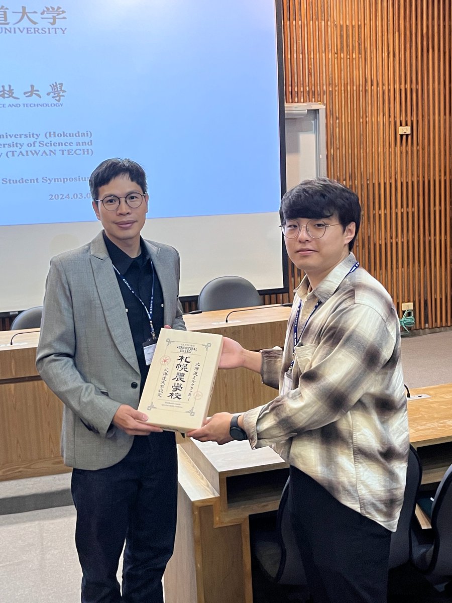 ycclabE2718's tweet photo. Prof. Toshifumi Satoh from Hokkaido University in Japan led 10 students to the National Taiwan University of Science and Technology. A warm welcome to Taiwan! We had a brief and productive study exchange discussion. @polychem_HU_J https://t.co/XIt9BQRYcx