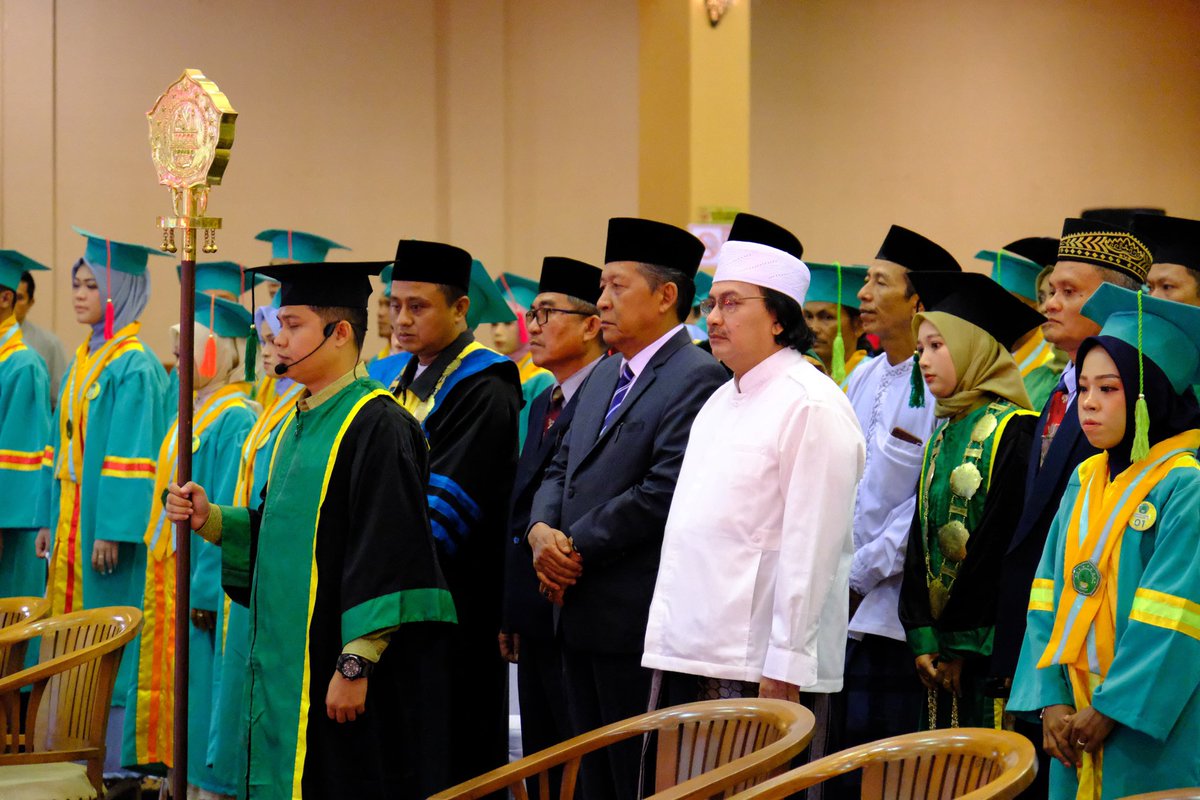 diskominfojambi's tweet photo. Wakil Gubernur Jambi menghadiri Wijsudah Institut Islam Mambaul Ulum Jambi (INISMU) di Ratu Convention Center Jambi https://t.co/UVqxFCivRQ