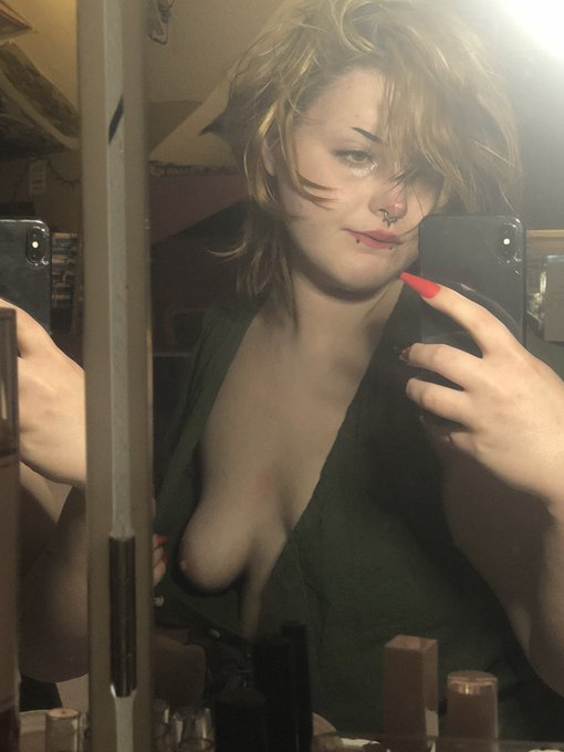 Pre shower mess https://t.co/k7tfM76rwA