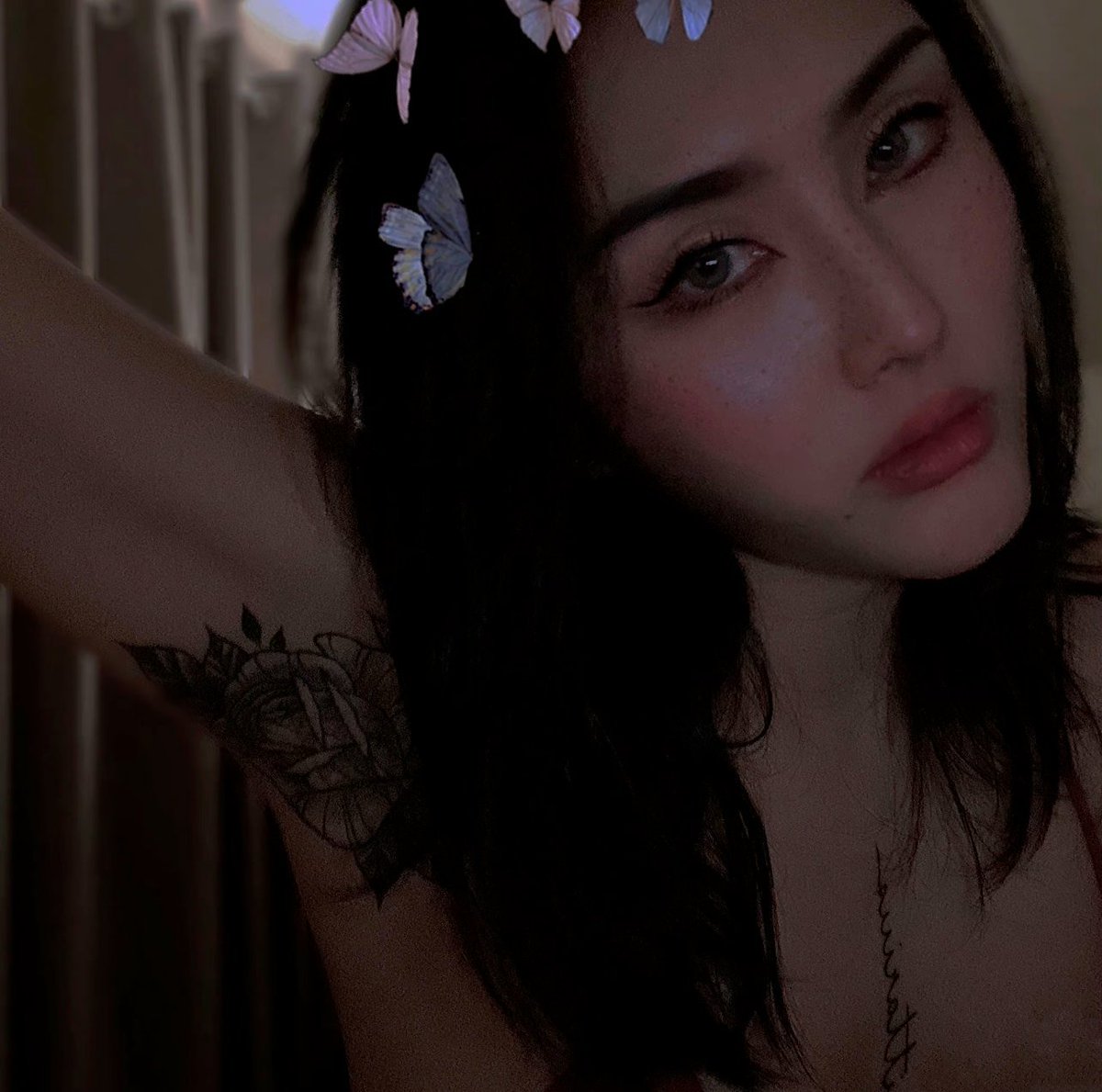 想找个小狗给我舔舔腋下的纹身