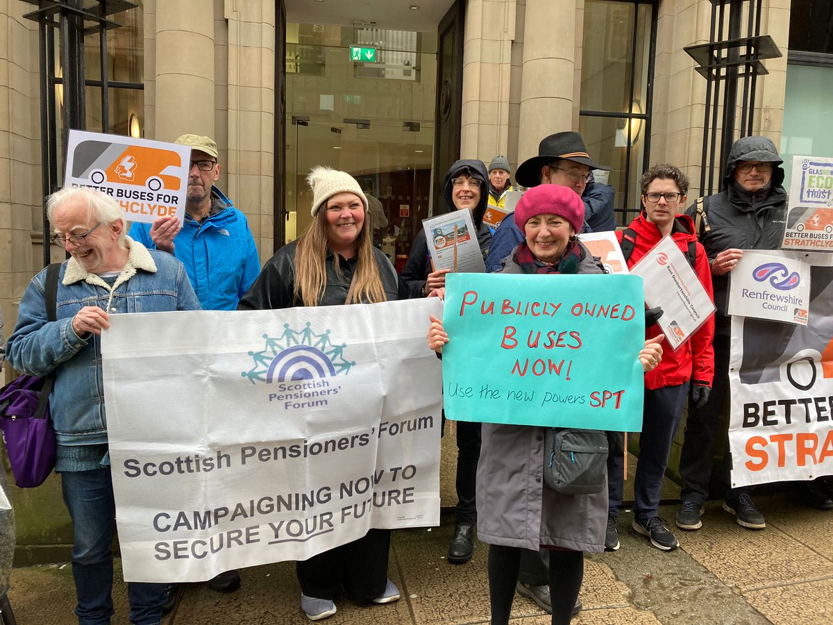 Great turnout for our petition hand-in at <a href="/SPTcorporate/">SPTCorporate</a> this morning👏

We submitted 9,751 or your signatures to Vice Chair <a href="/Cllr_Alan_Moir/">Alan Moir 🇺🇦</a> demanding that SPT move forward with taking our region's buses back into Public Control

You can still sign here👇
✍️betterbuses.uk/strathclyde