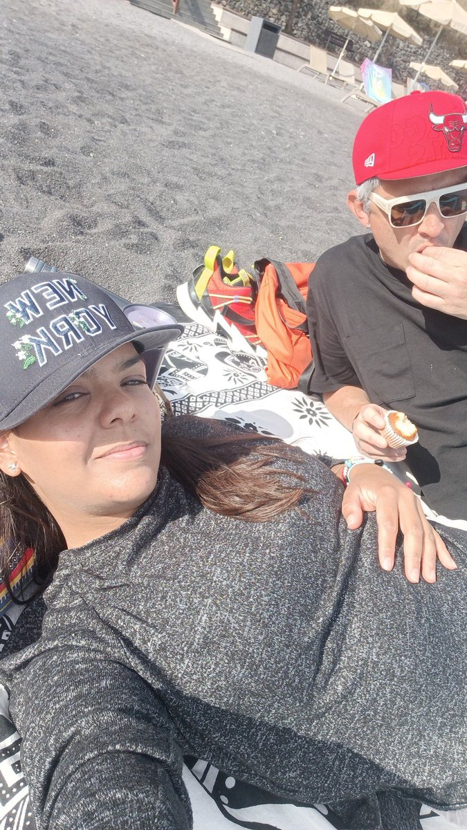 Vicky_arw's tweet photo. Cuando creo que me gusta la gente, pero me quiero ir rápido cuando se empieza a llenar la playa 🏖️ https://t.co/PcWKkztSmU