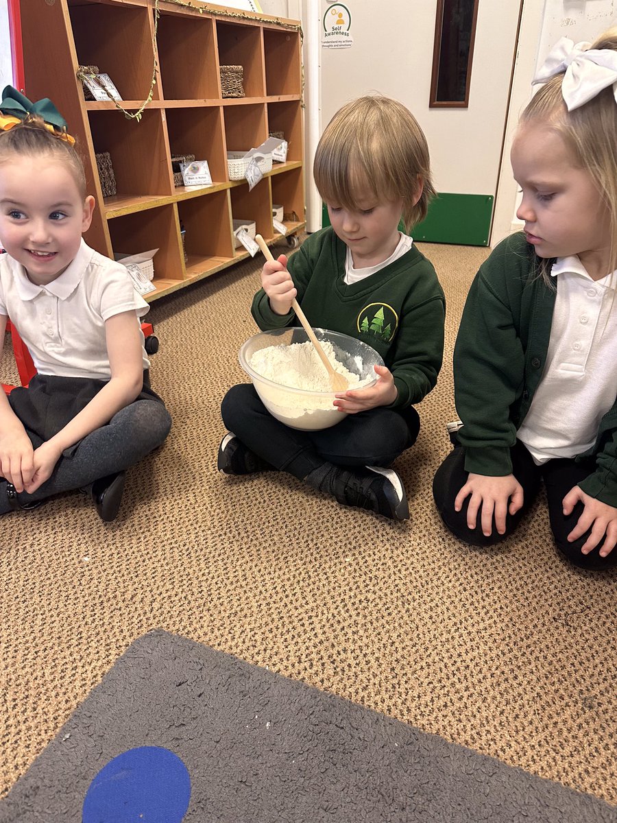 firsprimarysale's tweet image. #RecAsh After a week of learning about healthy foods through the story ‘Arnie the Doughnut’, the children asked to bake their own doughnuts as a food for a treat. We used measurement and showed #Teamwork