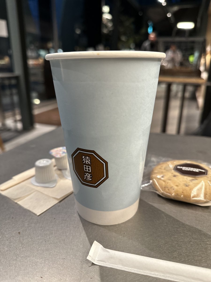 The aroma that evokes both bitterness and nostalgia creates a comforting moment here at Sarutahiko Coffee☕️