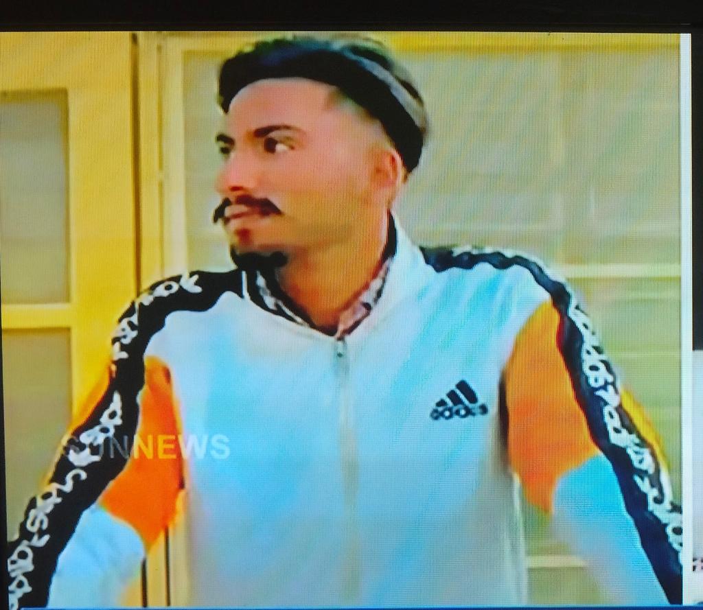 CPatturaj's tweet image. இந்த 24 வயது இளைஞர் தீவிரவாத செயல்களில் ஈடுபடவில்லை.

கொலை கொள்ளை போன்ற செயல்களில் ஈடுபடவில்லை.

தனது உரிமையைப் பெற போராடியது தவறா?

அதற்கு பரிசு துப்பாக்கி குண்டுகளா?
எங்கே செல்கிறது நம் நாடு?#Formerprotest