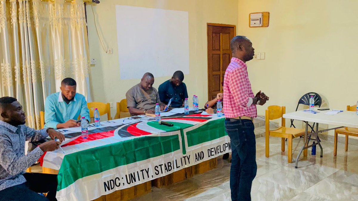 Over the weekend, the National Youth Working Committee held a meeting with Regional Youth Organizers & their Deputies in the middle belt region. The meeting focused on presenting strategic plans for the 2024 elections. The team was led by the Vice Chair of the NYWC.

#YouthPower