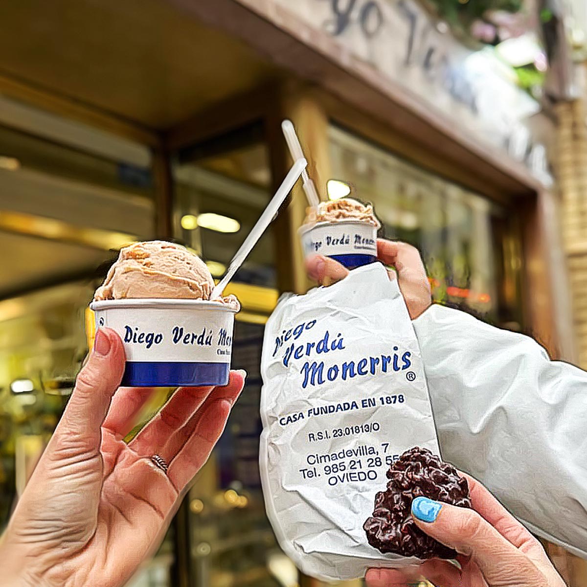 Los helados son para consumir todo el año? ¿A qué estáis de acuerdo? 
Siempre que se pueda disfrutar de un helado es un momento de felicidad!
En Cimadevilla los tienes a tu disposición

#DiegoVerdú1878 #oviedo #heladosdiegoverdú #elVerdúOriginal #helados #turrones #heladodeturrón