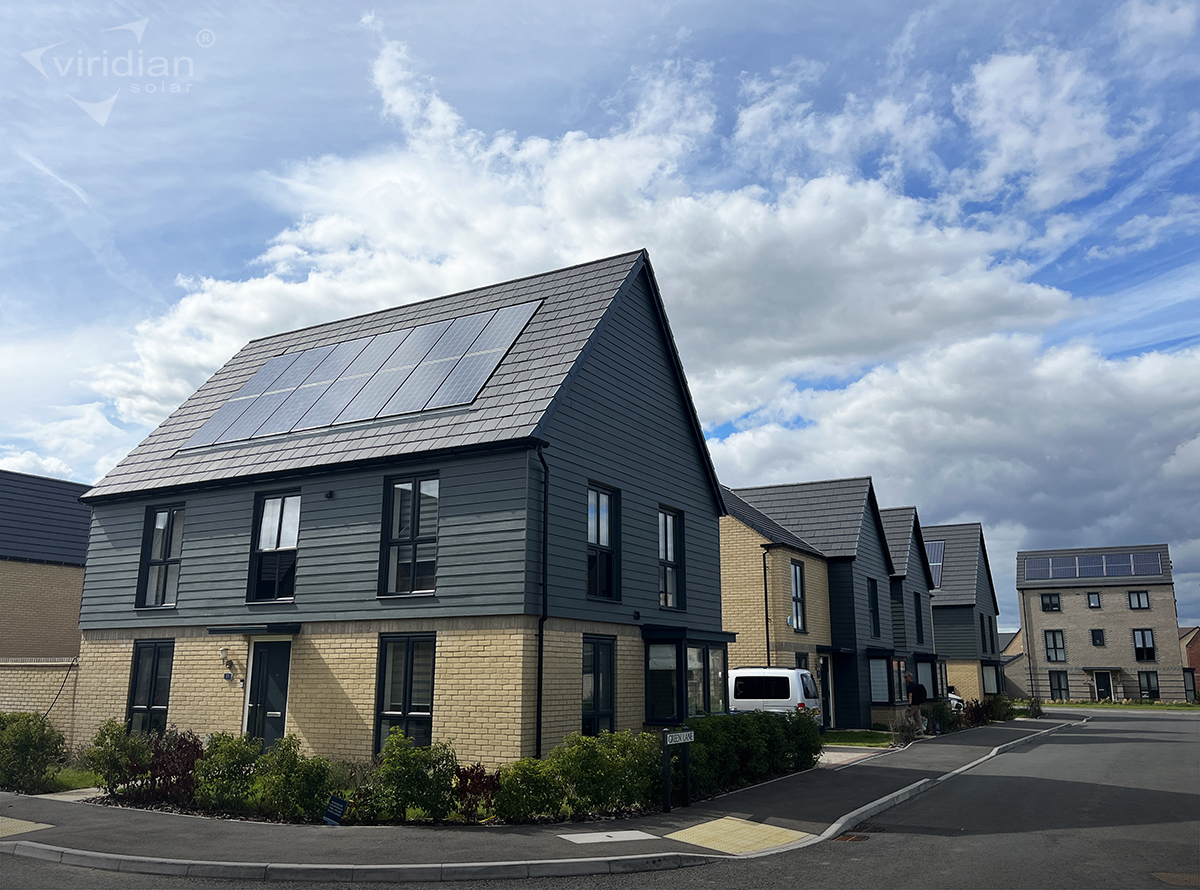 Happy #fusionfriday!
Varsity Grange is a development by Taylor Wimpey plc in Northstowe, Cambridge.
#roofintegrated #solar has been installed on this contemporary new build development.