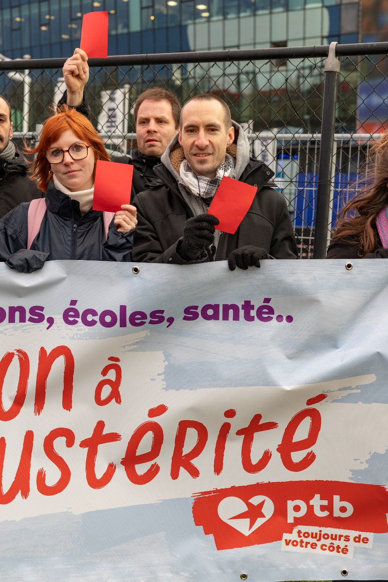 🔴 Deze ochtend deelden we met <a href="/BotengaM/">Marc Botenga MEP</a>, <a href="/RudiKennes/">Rudi Kennes MEP 🔻✊🏻</a> en <a href="/RobinTonniau/">Robin Tonniau</a> rode kaarten uit aan de Europese ministers van Financiën in Gent. De ministers komen samen om ons nieuwe besparingsregels op te leggen en dat zou dramatische gevolgen hebben voor de landen in Europa