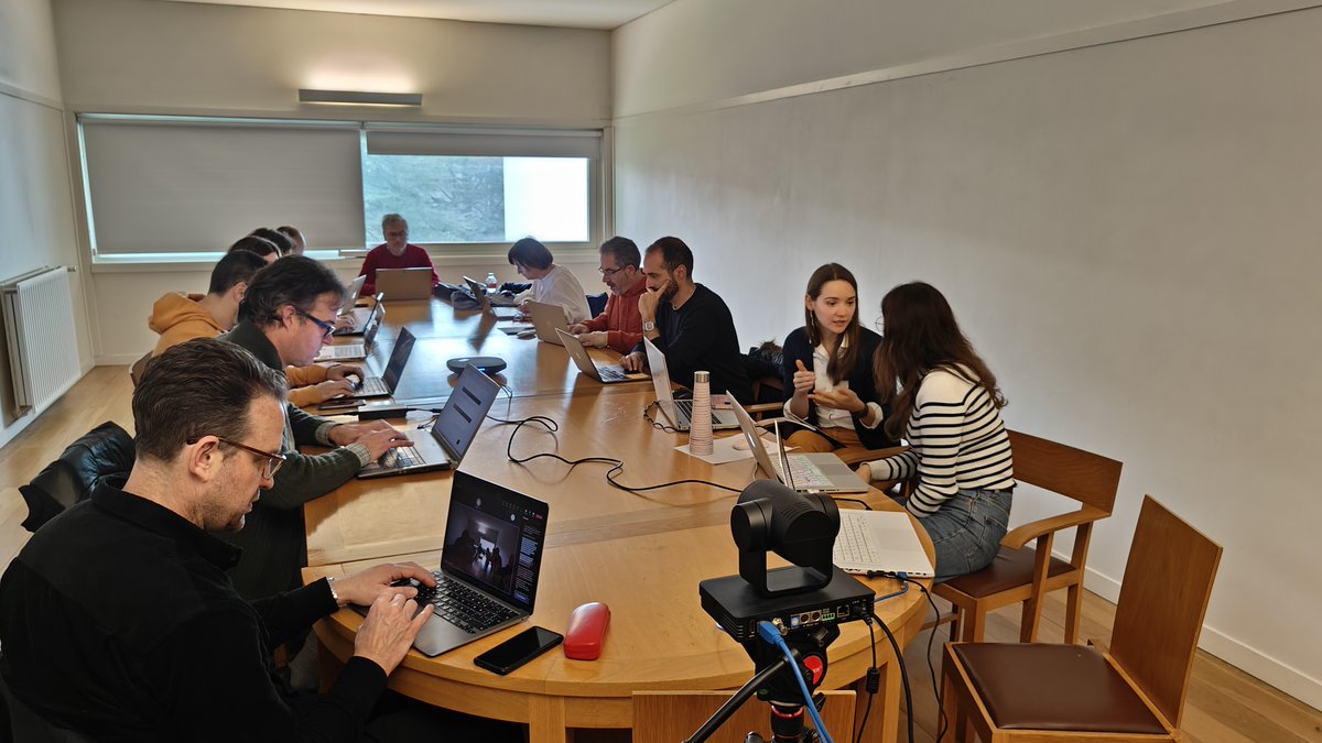 GEA_USC's tweet photo. 📌A @facom_usc acolleu no día de onte un grupo focal internacional no marco do proxecto europeo #Cloudclass que o @GEA_USC lidera na @UniversidadeUSC.
👇 Para máis info
https://t.co/CoufDUaj1Y https://t.co/e7Bgi97SI7