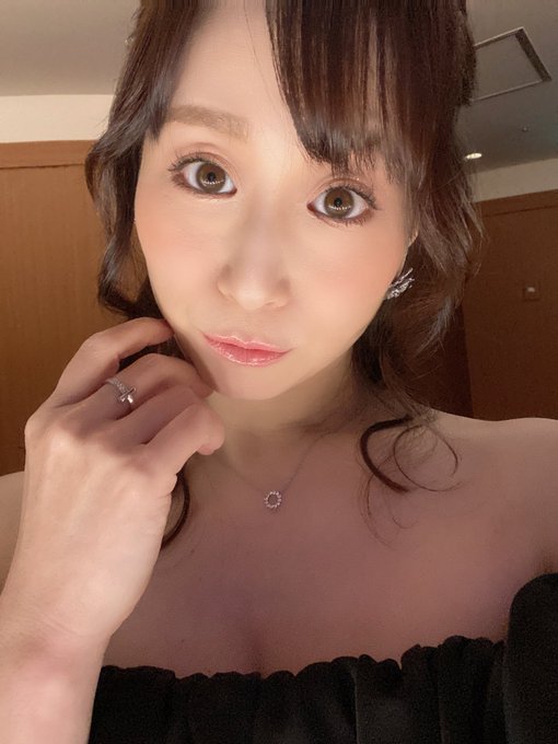 さて今日はシークレットゲストは誰でしょう😌 https://t.co/8bqBbTal7C<a href="/tag/maki_tomoda"class="tags"><span>#maki_tomoda</span></a>