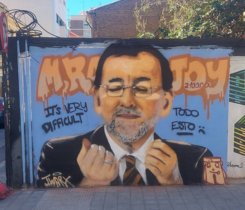 CorellaTej7982's tweet photo. #paredes #walls #mural #muralart #arte #art #artemural #rajoy #pp #gurtel #operacioncataluña #verydifficult #omg #ingles #humor #arteurbano #findesemana 🤷🤦😱👏👏🤣 https://t.co/Q4PxW3Bik5