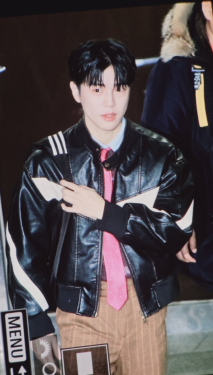 abeamoflight_jh's tweet photo. 240223
뮤뱅퇴근 preview
#에이스 #이동훈 #DONGHUN #동훈 #ACEBusking #ACE #에이스마이걸 #ACEMyGirl #인간에이스 #HumanACE #ACE_DONGHUN @official_ACE7 https://t.co/Fehl4pEsqT