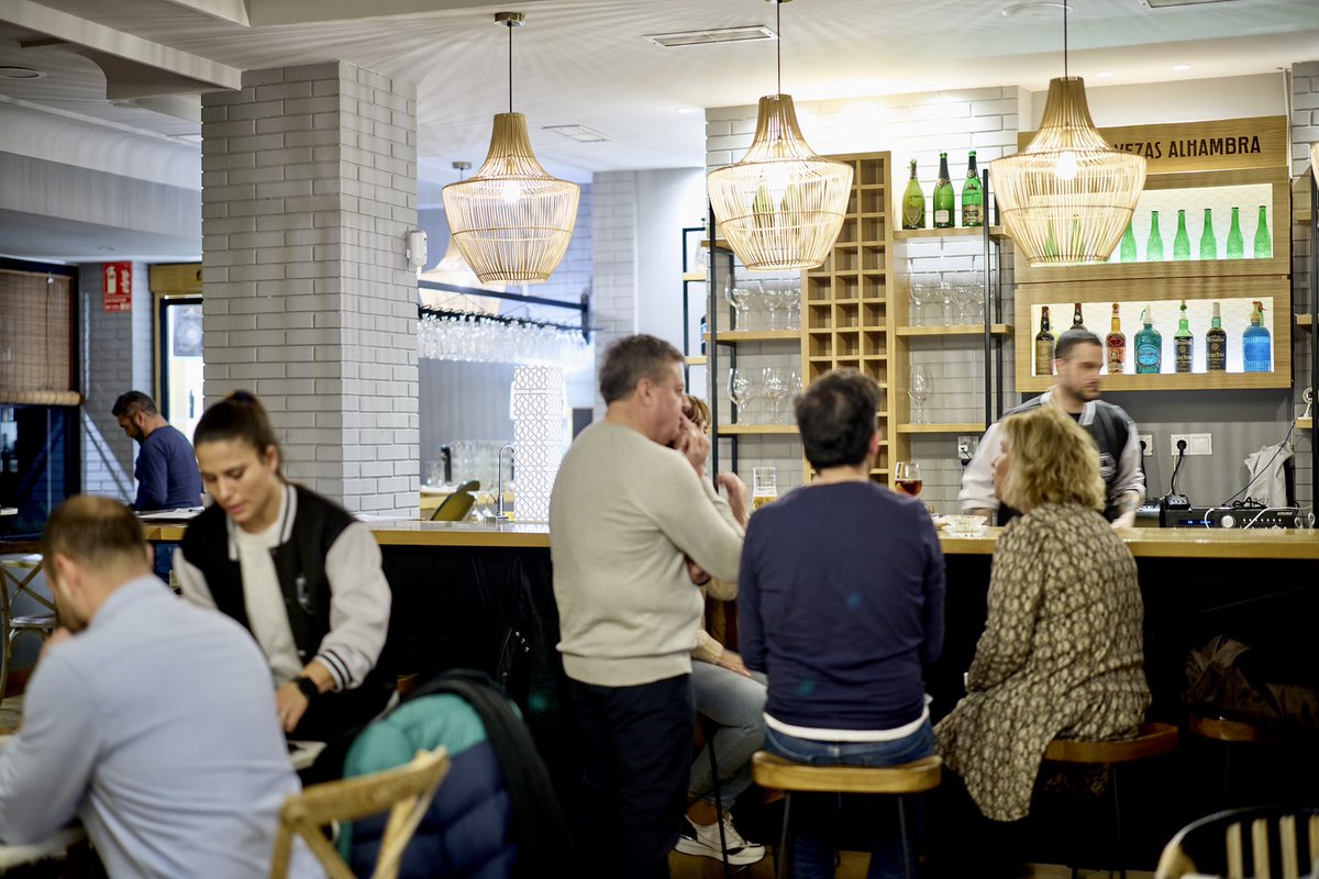 Estamos preparados, ¿estás preparado?
Un bar con mucho 💥
.
We are ready, are you ready?
A bar with lots of 💥
〰️ 〰️ 〰️
Reservas 👉 957 977 421
〰️ 〰️ 〰️
𝗘𝗹 𝗕𝗮𝗿 𝗱𝗲 𝗣𝗮𝗰𝗼 𝗠𝗼𝗿𝗮𝗹𝗲𝘀 
#ElBardePaco #bardePM