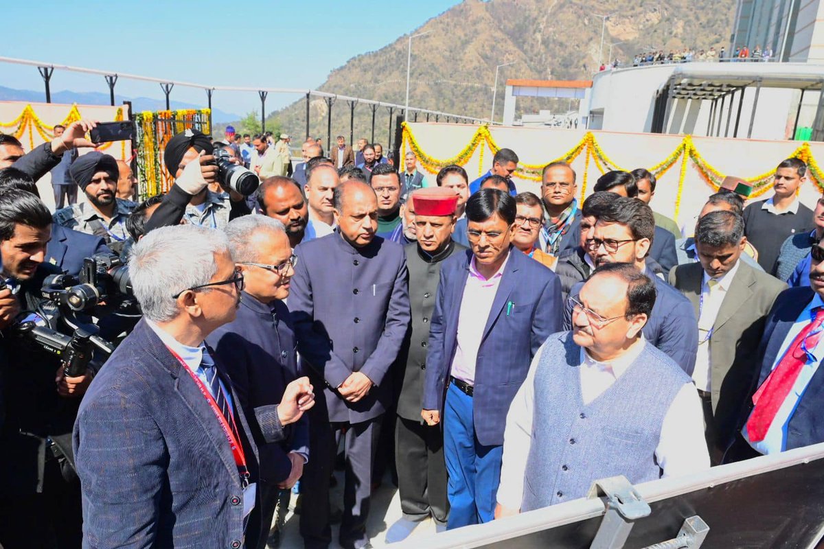 BJP4Himachal's tweet image. भाजपा राष्ट्रीय अध्यक्ष श्री जगत प्रकाश नड्डा जी ने AIIMS, बिलासपुर में रेडियोथेरेपी ब्लॉक, लिक्विड मेडिकल ऑक्सीजन प्लांट एवं इमरजेंसी ब्लॉक में एक सीटी स्कैन का उद्घाटन और विश्राम सदन का शिलान्यास किया।

अब AIIMS में रेडियोथेरेपी की सुविधा मिलने सहित ऑक्सिजन की निरंतर आपूर्ति…