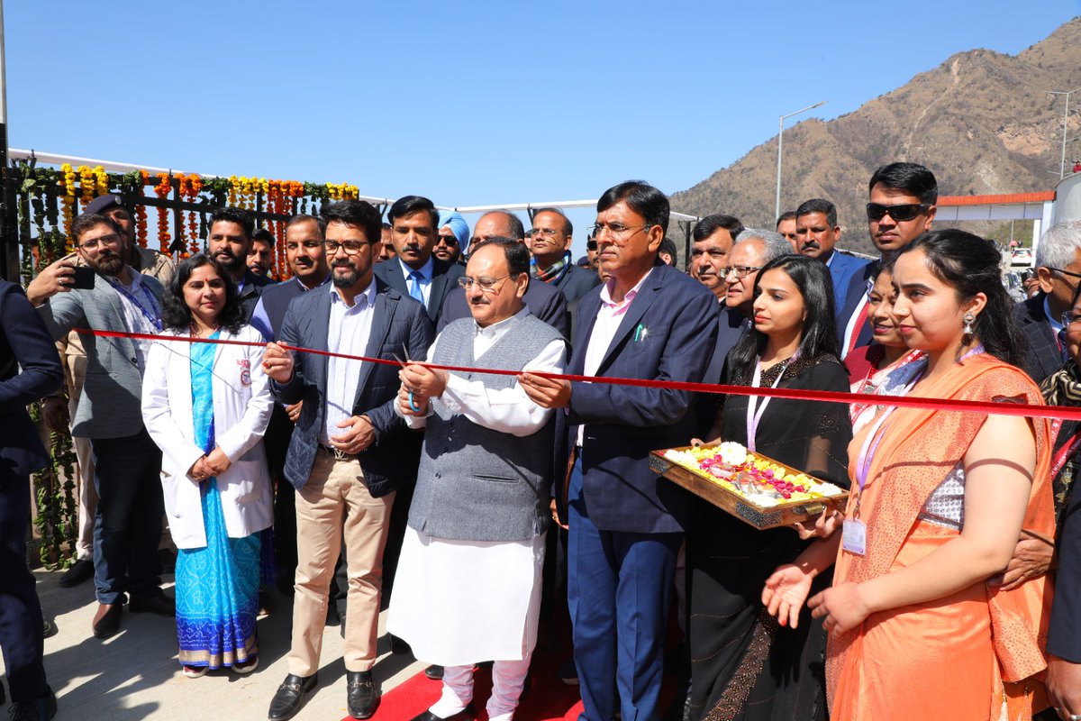 BJP4Himachal's tweet image. भाजपा राष्ट्रीय अध्यक्ष श्री जगत प्रकाश नड्डा जी ने AIIMS, बिलासपुर में रेडियोथेरेपी ब्लॉक, लिक्विड मेडिकल ऑक्सीजन प्लांट एवं इमरजेंसी ब्लॉक में एक सीटी स्कैन का उद्घाटन और विश्राम सदन का शिलान्यास किया।

अब AIIMS में रेडियोथेरेपी की सुविधा मिलने सहित ऑक्सिजन की निरंतर आपूर्ति…