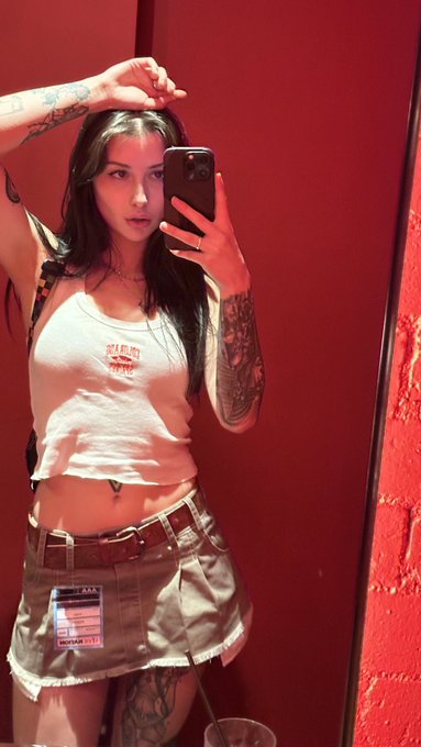 In my 2000&rsquo;s girl era 💋 https://t.co/FZgfQO0N9C