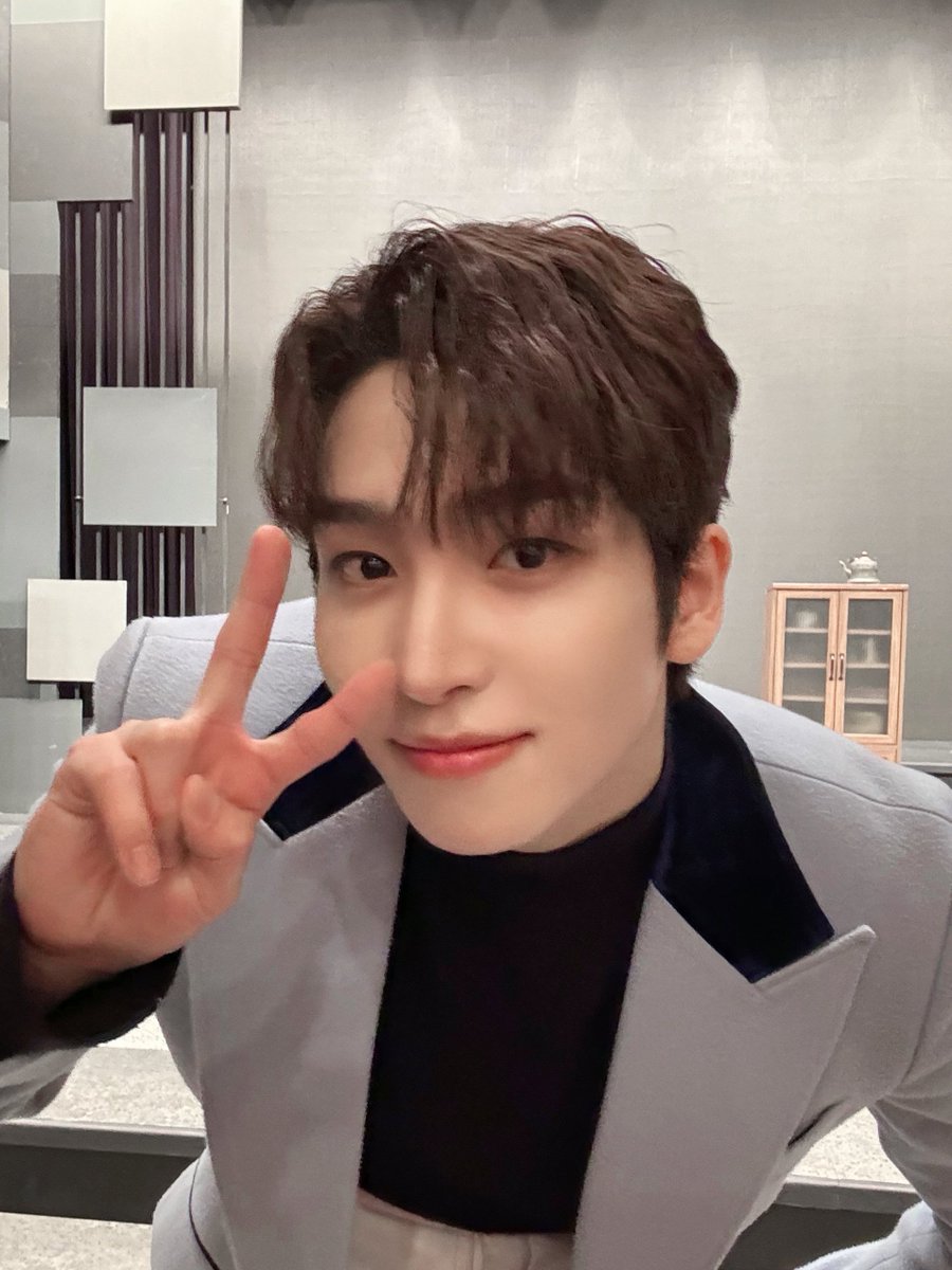 officl_theboyz's tweet photo. [📸] 더보이즈 상연 뮤지컬 ‘사랑의 불시착’ 프리미어 월드투어 15회차 공연 완료✨ 완벽하고 행복했던 상승준과의 만남🌟 뮤지컬 사랑의 불시착과 상연에게 뜨거운 응원을 보내 주셔서 감사합니다❤‍🔥 앞으로 더욱 발전할 상연의 모습도 많은 응원과 기대 부탁드립니다😊

#THEBOYZ #더보이즈 https://t.co/x4kvuXlbUs