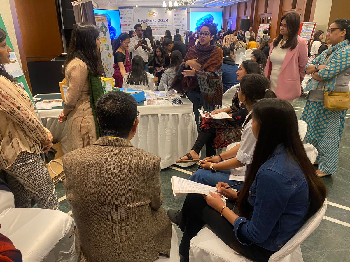 We took a break from presenting papers to have fun exhibiting our 'Knowledge Brokering Pyramid' at the #EvalFest2024 Innovation Bazaar! The Bazaar visitors got a glimpse into CSA's work & learned about our #EGM on available evidence resources on #pandemics.