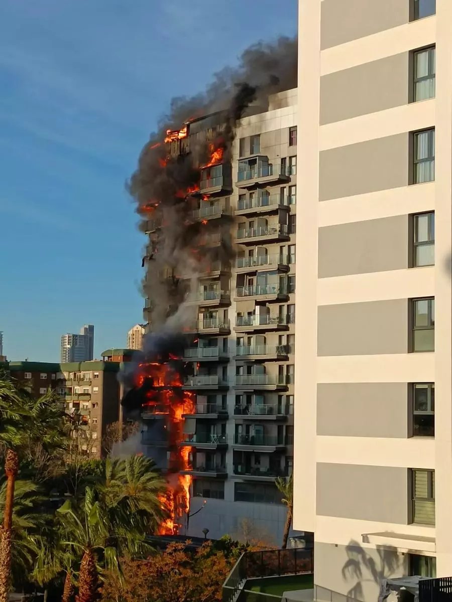 nanodialogos's tweet photo. Y volvió a pasar....¿os acordáis de la pizzeria de Madrid que ardió por una mala selección de materiales o mal diseño?

Pues ayer de nuevo una desgracia causada por el fuego y los materiales...hoy toca un triste😢 #HiloDeMateriales https://t.co/vB4uciuRH6