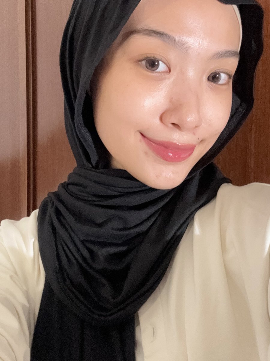 putridanny's tweet photo. ngarepin kulit glowing &amp; halus tapi males exfoliasi? YANG BENER AJA LAH😠👊🏻 plis rutin exfooo!! skintific udh punya exfo serum yg sama sekali gabikin kulit perih🫶🏻

#SKINTIFICExfoSerum #SmoothWayToExfoliate #racuninskincare https://t.co/AGKAXLdckX