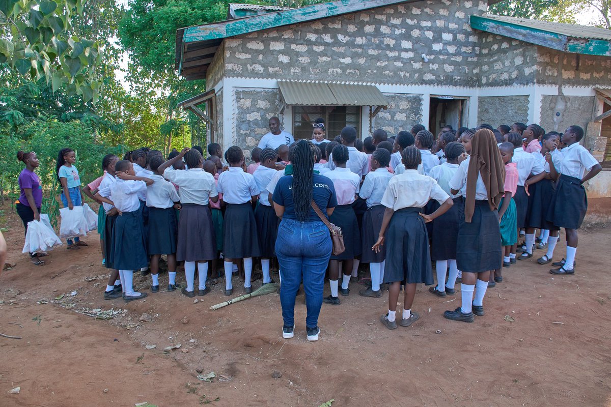 Us4Her's tweet photo. 🩸 Did you know? Thousands of teens drop out of school each year due to lack of support and resources to manage their periods. 

This staggering reality underscores the urgent need for initiatives like the Garashi Pad drive and our ongoing Us4Her projects exists https://t.co/L8VhukKOsn