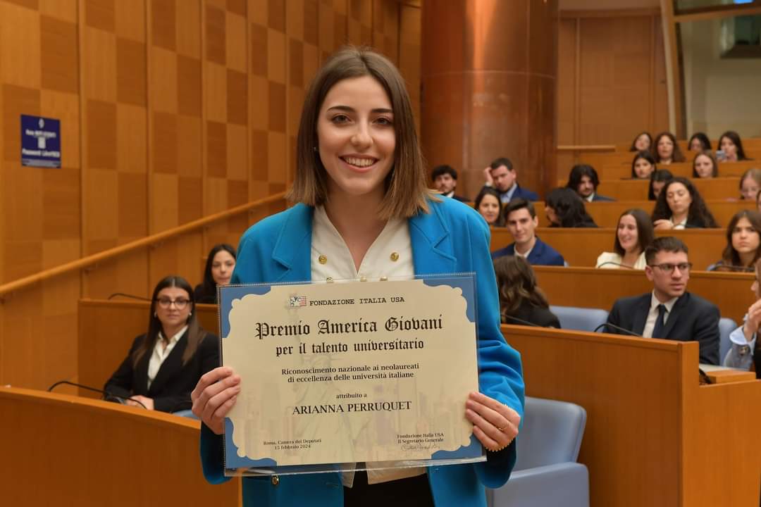 CollegioCA's tweet photo. Complimenti alle nostre #Allieve Carlotta Papantuono e Arianna Perruquet, insignite del #PremioAmericaGiovani dalla Fondazione Italia-Usa.
Un bel riconoscimento all’eccellenza negli studi che il nostro #ProgrammaAllievi ha l’obiettivo di promuovere.
https://t.co/pbYw9sbKdf https://t.co/QEH3KkGVCk