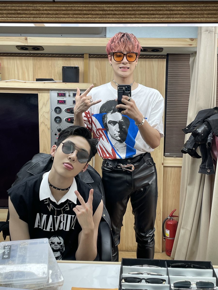 WE_THE_BOYZ's tweet photo. [ERIC] hbd mr.moon ❤️🌙 https://t.co/wyFPEzzWOL