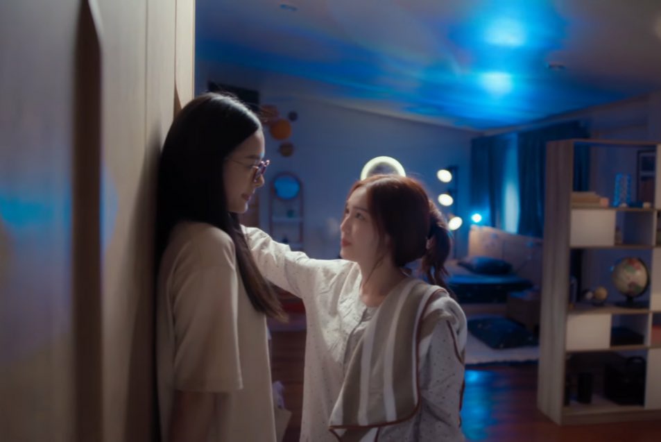 hubgirlslove's tweet photo. 🚨 AVISO: GL NA NETFLIX! 

#23point5 estréia no dia 8 de março e passará todas as sextas-feiras às 8:30 no horário da Tailândia e 9:30 sairá a versão SEM CORTES na Netflix!

Lembrando que, essa é a primeira vez que temos uma série do gênero GL na Netflix. https://t.co/sR5FI9ndGK