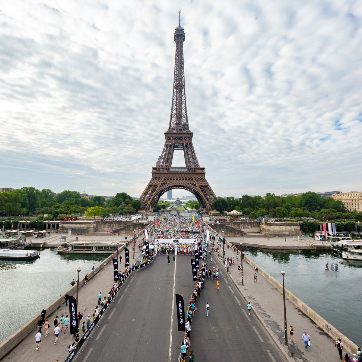 La Tour Eiffel rien qu’à toi sur l’#adidas10kParis 😍 Inscris-toi dès maintenant 👉 bit.ly/47N0bob 📸 A.S.O. / Lucas Prevost