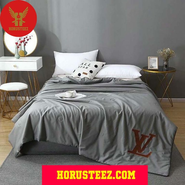 horusteez's tweet photo. Louis Vuitton Logo In Corner Grey Pillow Duvet Cover Bedroom Sets Luxury Brand Bedding Bedding Sets #LouisVuitton 
>>>https://t.co/IahCNP8R2V https://t.co/tvxeS9gGyG