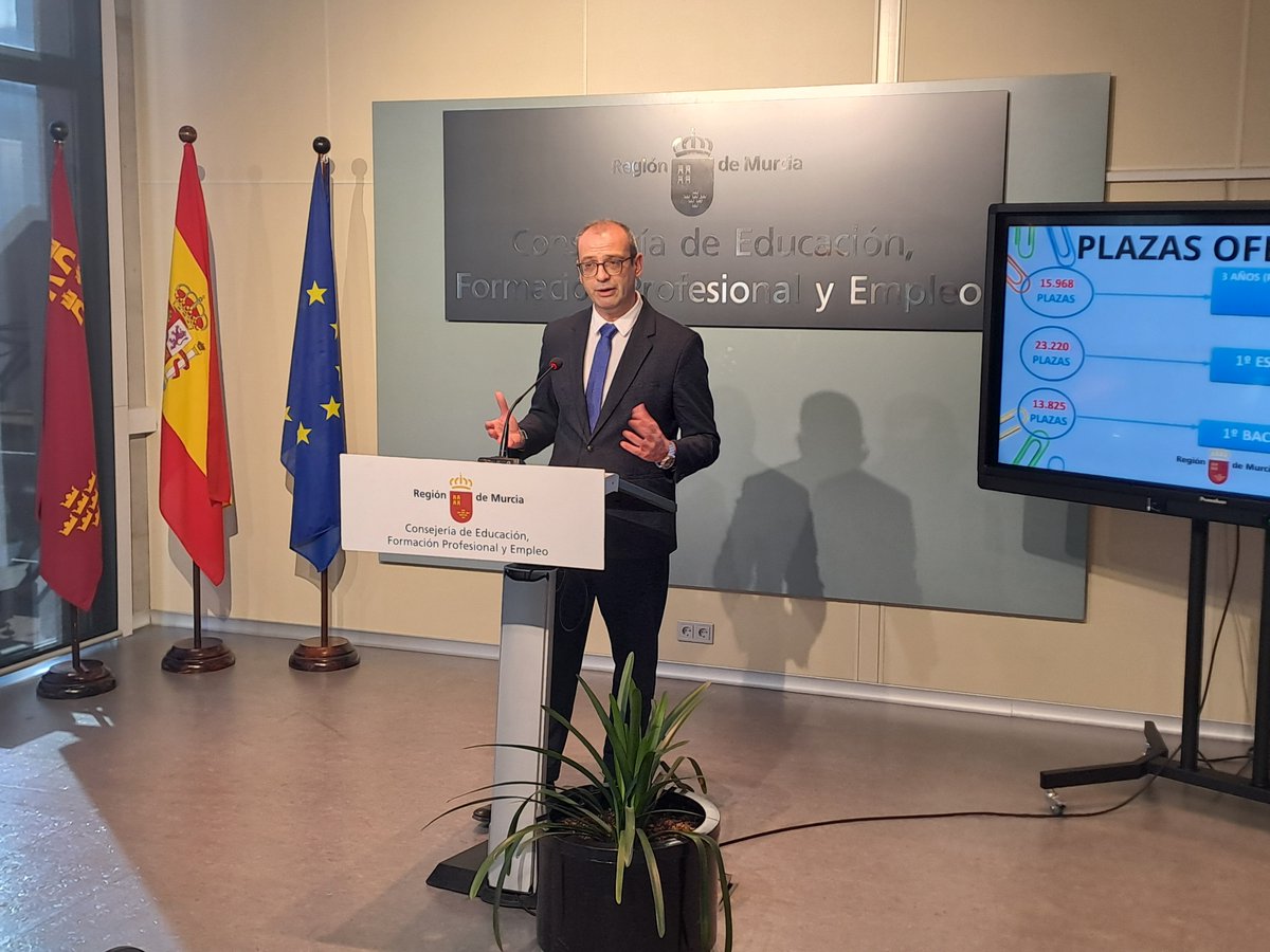 Educarm's tweet photo. 🗓️El próximo martes comienza el plazo para solicitar plaza en escuelas infantiles, colegios e institutos públicos y centros concertados de la #RegióndeMurcia. 

Educación ofrece 53.000 plazas para alumnos de Infantil, Secundaria y Bachillerato.

Se inicia también el proceso para las 2.100 plazas de 2 años de colegios públicos y las 600 plazas de las 14 escuelas infantiles de la Comunidad.

#educación #procesodeadmisión 

🔗⬇️
https://t.co/f71xsvWYOf