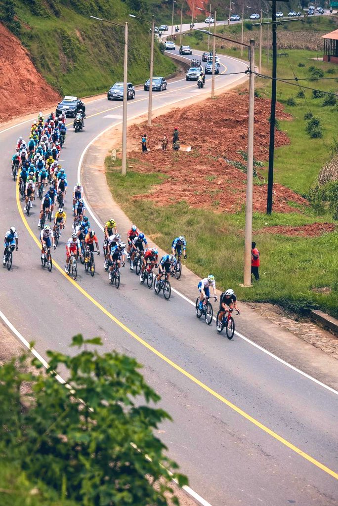 tour_du_Rwanda's tweet photo. KM 48 - Chris Froome has launched an attack a few kilometres past Nyirangarama 

#TdRwanda2024 https://t.co/zp5eZ7R5Qk