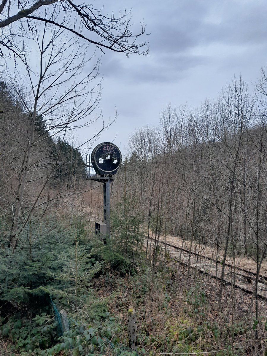 BB27000's tweet photo. On me demande souvent comment trouver une voie ferrée abandonnée près de chez soit.

Petites astuces en thread ⤵️⤵️⤵️ https://t.co/xN6ofZgXyx