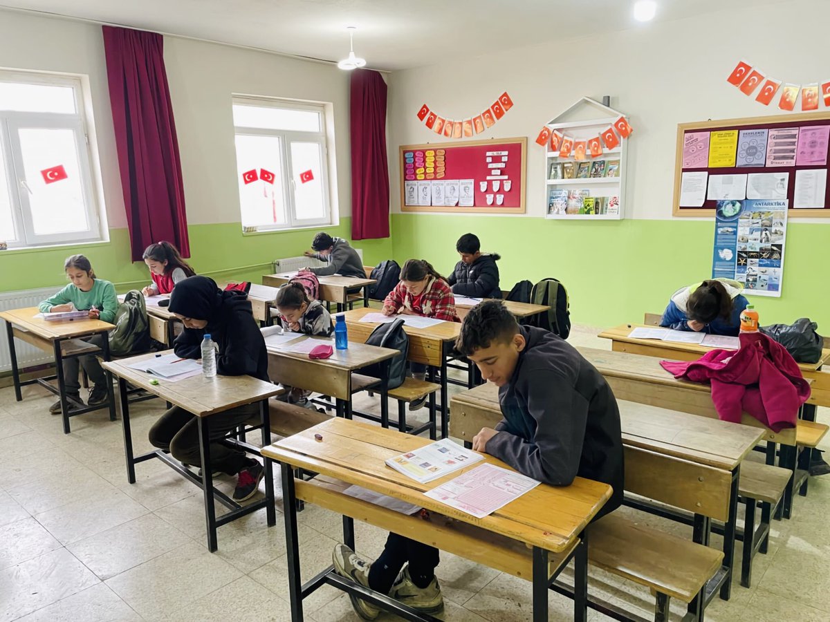 Okulumuzda Türkiye Geneli Deneme Sınavı uygulandı. 📚✏️ <a href="/Yusuf__Tekin/">Yusuf Tekin</a> <a href="/Dr_KemalKzlkaya/">Dr. Kemal KIZILKAYA</a> <a href="/ibrahimenginsny/">İbrahim Engin Şenay</a> <a href="/tcmeb/">Millî Eğitim Bakanlığı</a> <a href="/mem_siirt/">Siirt İl Millî Eğitim Müdürlüğü</a> <a href="/SiirtValiligi/">Siirt Valiliği</a> <a href="/ogretmendmsiirt/">siirtöğretmendestekmerkezi</a> <a href="/eruh_kaymakam/">TC Eruh Kaymakamlığı</a> <a href="/EruhHEM/">Eruh Halk Eğitimi Merkezi</a> <a href="/EruhBeltr/">Eruh Belediyesi</a>