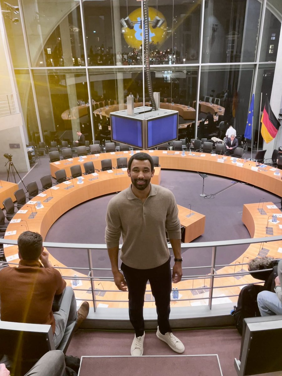 .#Bitcoin im Bundestag war ein Erfolg! 

Sowohl <a href="/RomanReher/">Roman Reher</a> als auch <a href="/Terahash_Calee/">Kristian Kläger ⚡️</a> haben mit ihren Vorträgen überzeugt und über Schlüssel Themen gesprochen: 

- Was ist Bitcoin?
- Bitcoin ist nicht Crypto 
- Bitcoin und ESG
- Bitcoin als Energieinfrastruktur für die