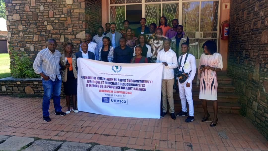 CDHDNGO's tweet photo. Le CDHD @CDHDNGO présente aux médias le projet d'accompagnement juridique et judiciaire des journalistes en #RDC .  Projet financé par @UNESCO grâce au Fonds Mondial pour la Défense des Médias  #ProtectJournalists #DefendMediaFreedom https://t.co/QSVQgaRp3b