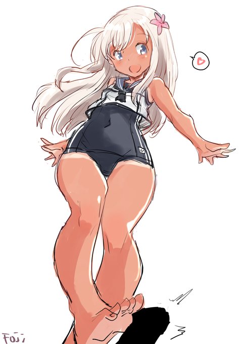 なんか細長いものを脚でいじめるろーちゃん 