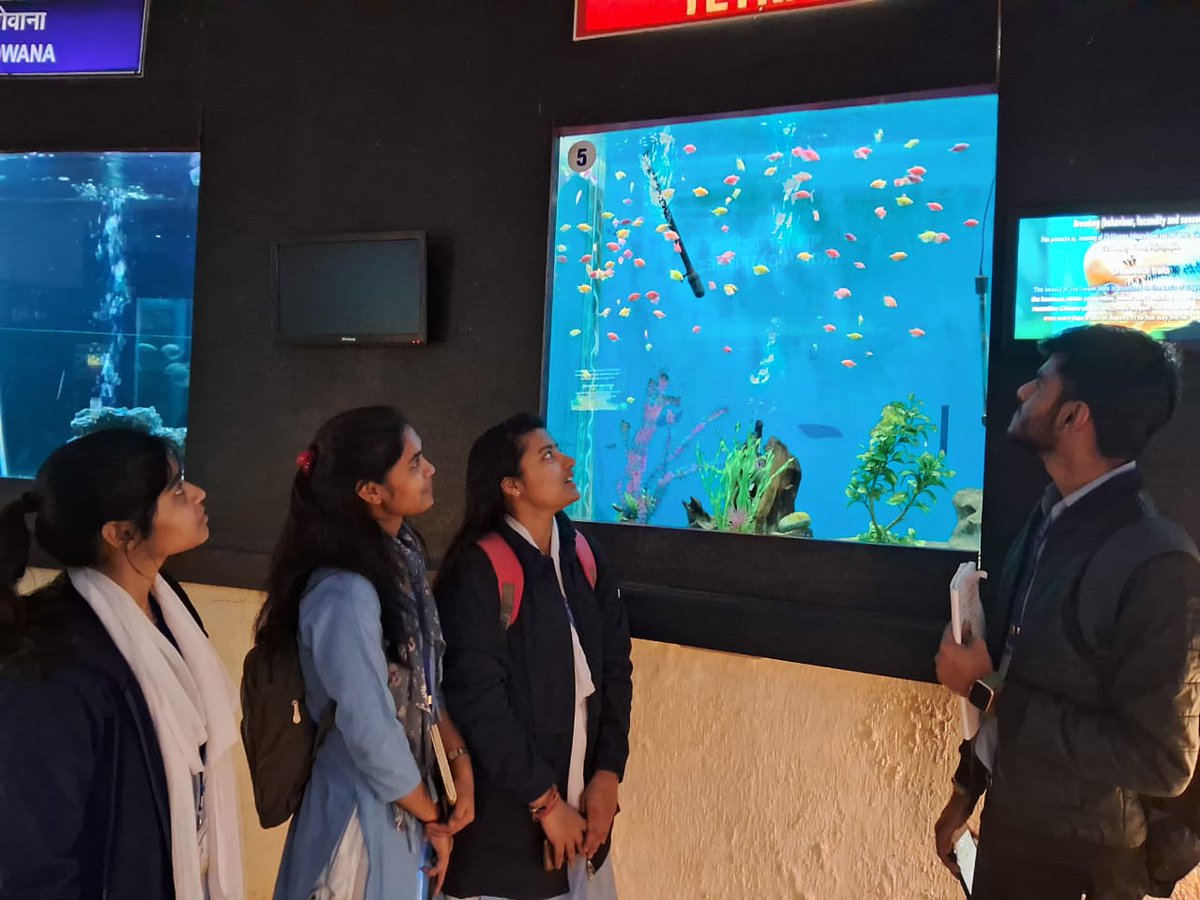 skdgrouplucknow's tweet photo. Students of https://t.co/pWA8P9K1Gj. visited NBFGR to delve into fish taxonomy, &amp; pisciculture for commercial production, and learn about healthcare, germplasm conservation, and molecular biology techniques related to aquatic and exotic fishes.

#NBFGR #FishGeneticResources https://t.co/ynrv6POdb3