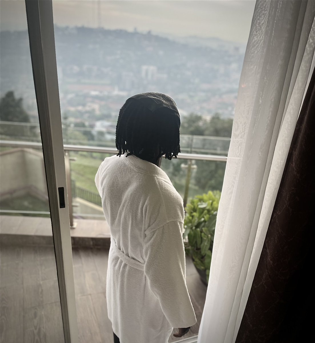 meshpan_dis's tweet photo. At times you have to look at life from a different angle so you know how you don’t feel back at home🌍🌍🌍 https://t.co/Q5sKUtqxSM