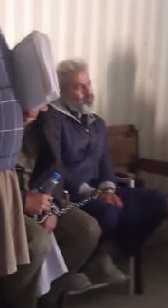 Laibass_'s tweet photo. عمران ریاض کو زنجیروں میں جکڑ کر عدالت میں پیش کیا گیا۔۔!!

انشاللہ ایک ایک ظلم کا حساب لیا جائے گا.. https://t.co/sXlaMoY7Pa