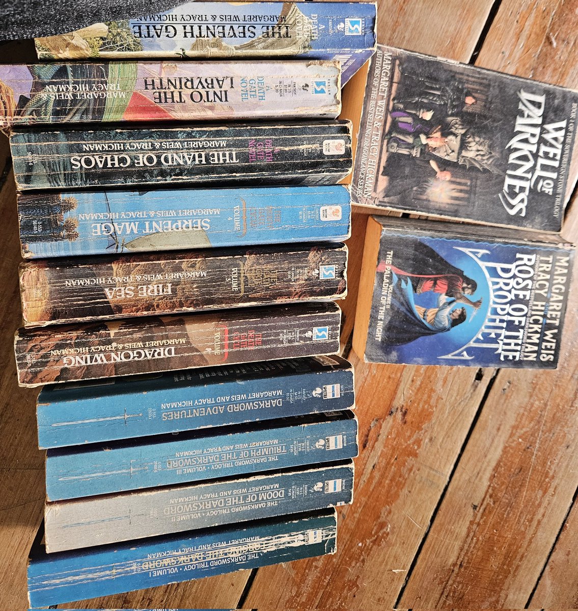 arcane337's tweet photo. @WeisMargaret All these new books means it is time to rearrange the Margaret Weis and Tracy Hickman shelf, and there seems to be some holes in my non dragonlance collection. 

I know i have Elven star somewhere *Peers* https://t.co/5IxwHmfxoi