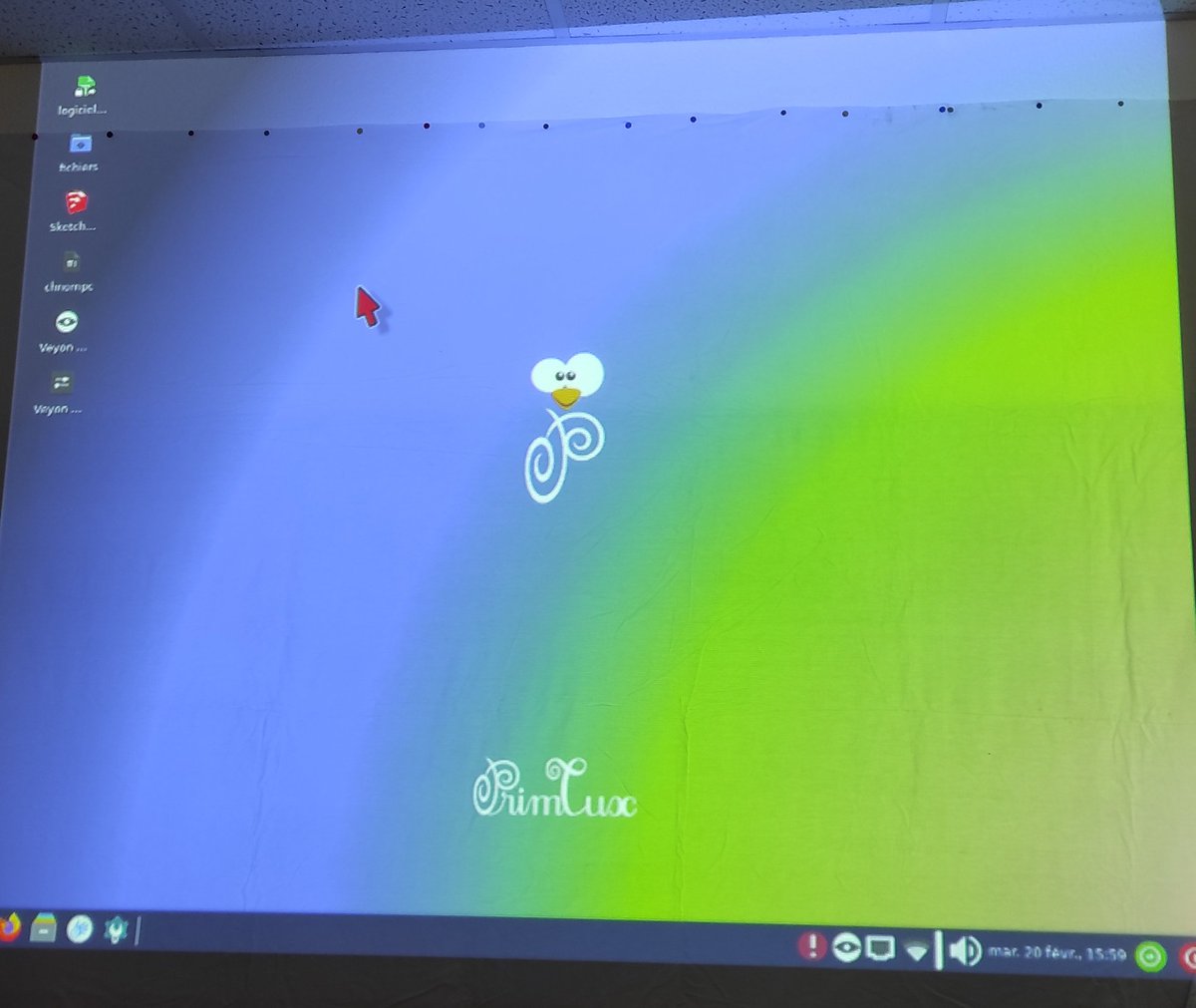 wanerspid's tweet photo. Merci à l'association #RÉSO -Réemploi Éducatif et Social d'Ordinateurs de m'avoir aidé à refaire une salle informatique dans l'école avec serveur. Ils tournent à présent aussi sous @PrimTux_Team - un Linux directement pensé pour un usage scolaire !!! https://t.co/LC2lNWotUy