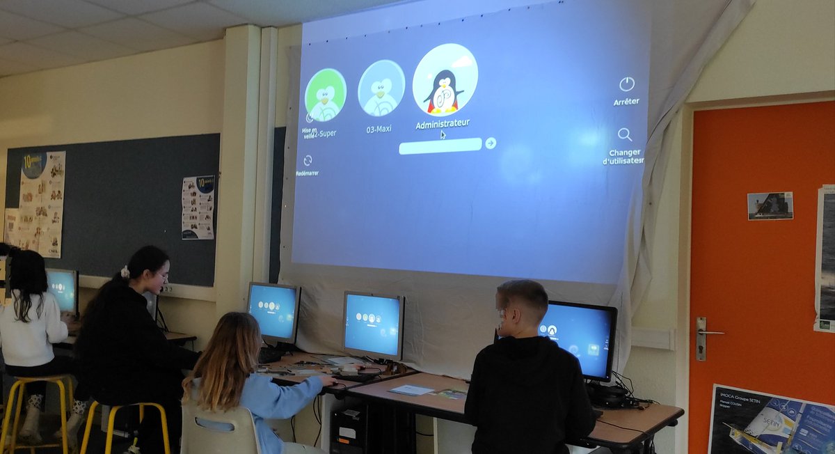 Merci à l'association #RÉSO -Réemploi Éducatif et Social d'Ordinateurs de m'avoir aidé à refaire une salle informatique dans l'école avec serveur. Ils tournent à présent aussi sous <a href="/PrimTux_Team/">PrimTux</a> - un Linux directement pensé pour un usage scolaire !!!