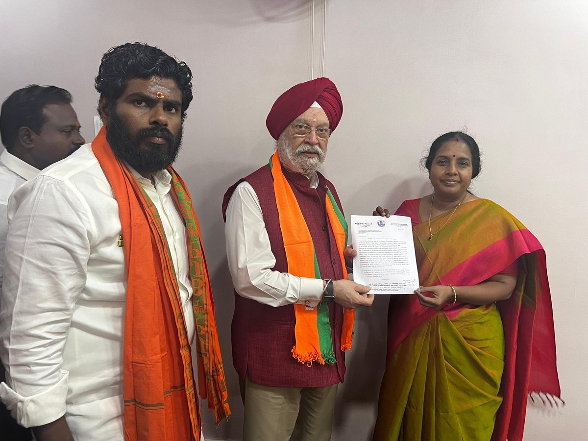 VanathiBJP's tweet image. தமிழகத்தில் கோவை மற்றும் மதுரை மெட்ரோ ரயில் திட்டங்களுக்கான அனுமதியை விரைந்து வழங்குவதற்கு மத்திய அமைச்சர் திரு.ஹர்தீப் சிங் பூரி அவர்களிடம் கோரிக்கை மனு அளித்தேன்.
I have submitted a request to Union Minister @HardeepSPuri to speed up approval for Coimbatore and Madurai metro…