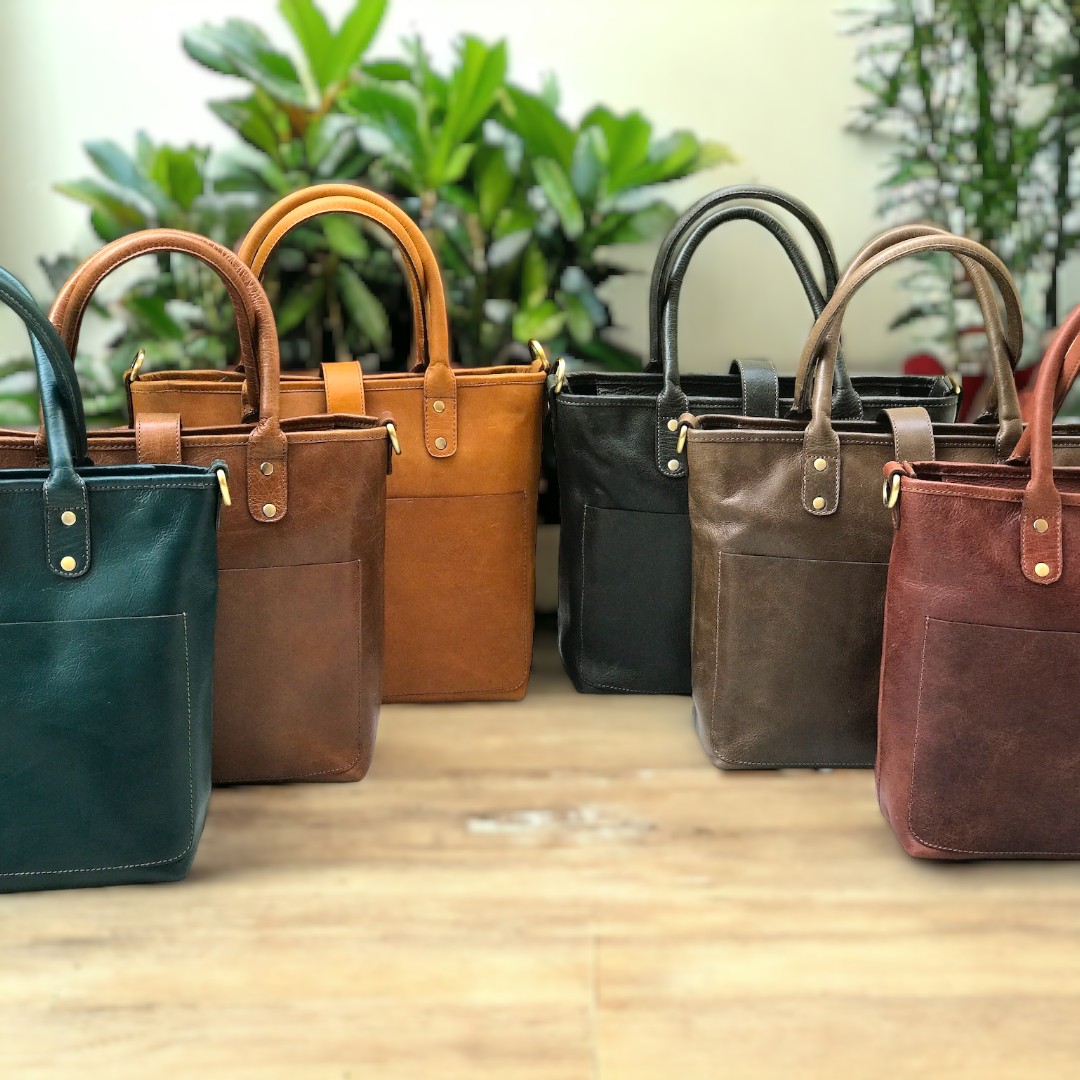 New Leather Handbag Collection 😍 
Our stylish leather handbags are available in a variety of brilliant colors! 
#leatherhandbags #onlineleatherhandbags #ladiesleatherhandbags #handbagstyle #leatherbagscollection #colorfulleatherbags #leatherhandbagshop #leatherhandbagindia