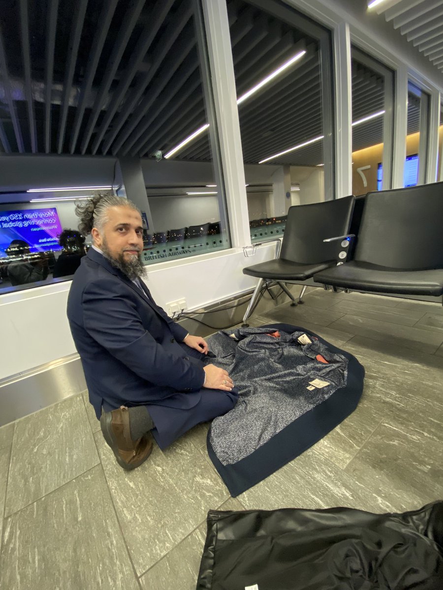 Omer_Elhamdoon's tweet photo. Had to pray in one of the lounges at London City Airport, because they don’t have a prayer space. 

It’s a big shame that an International airport doesn’t offer this basic facility. @LCYlocal @LCYMediaSales #londoncityairport https://t.co/n7XS7vReZU