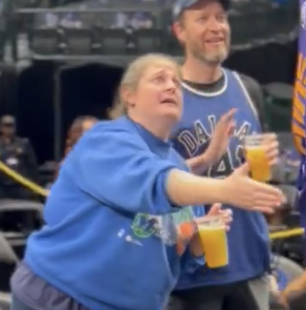 van00sa's tweet image. When you tell a joke so funny that HR wants to hear it