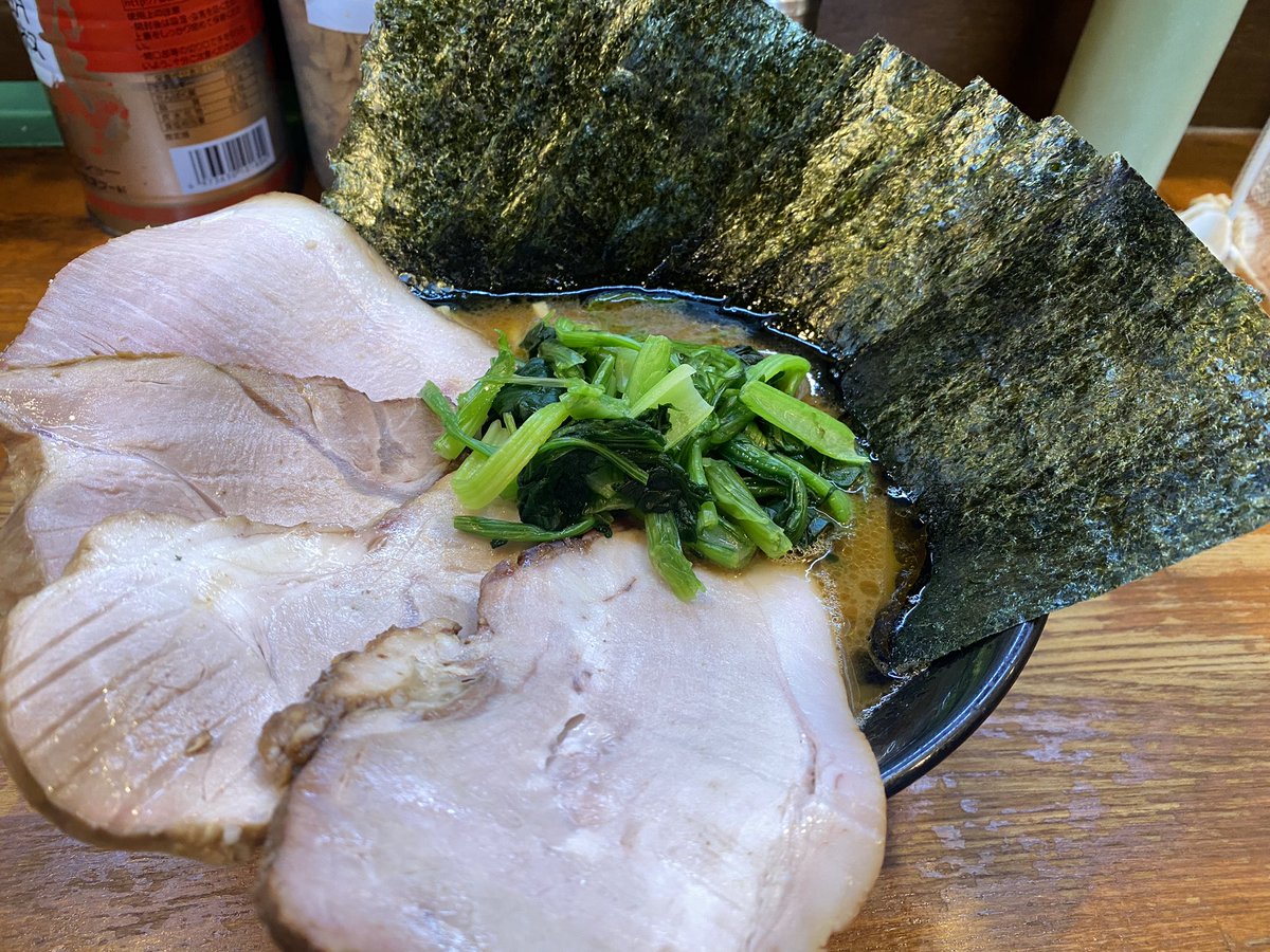 muu_toeicer's tweet image. やっぱ別格のチャーシュー、そして直系王道のスープ、フレッシュなほうれん草、兵庫県産高級海苔、酒井製麺…。
家系好きは定期的に直系の味を確かめる義務があるな。
#末廣家 #家系ラーメン #英語垢ラーメン部