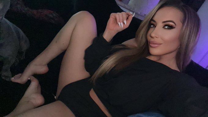 Tell me what TV show you&rsquo;re binge watching now&hellip; Mine is Love is Blind https://t.co/Vmvb3CJvhR<a href="/tag/teamrr"class="tags"><span>#teamrr</span></a>